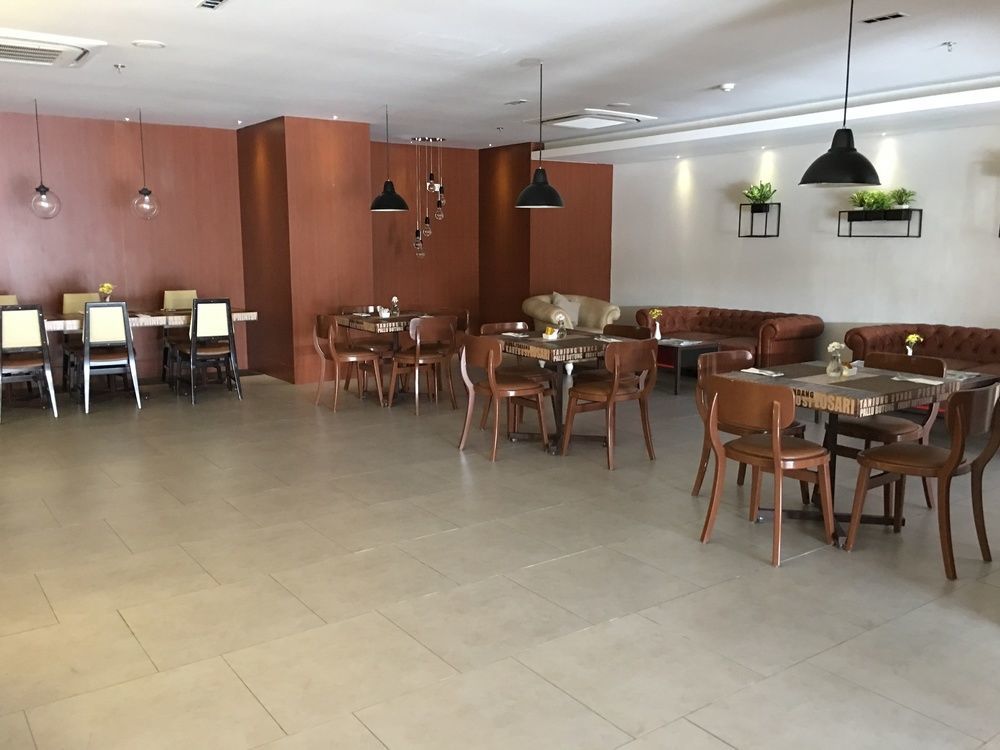 Royal Bay Hotel 마카사르 외부 사진