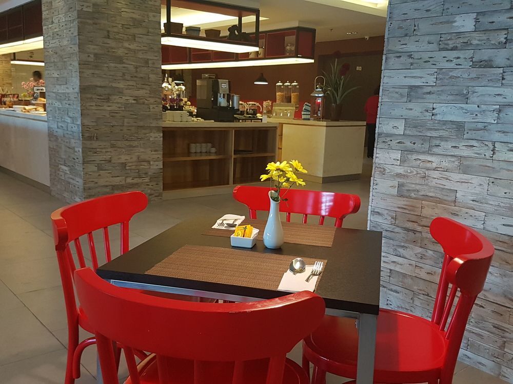 Royal Bay Hotel 마카사르 외부 사진