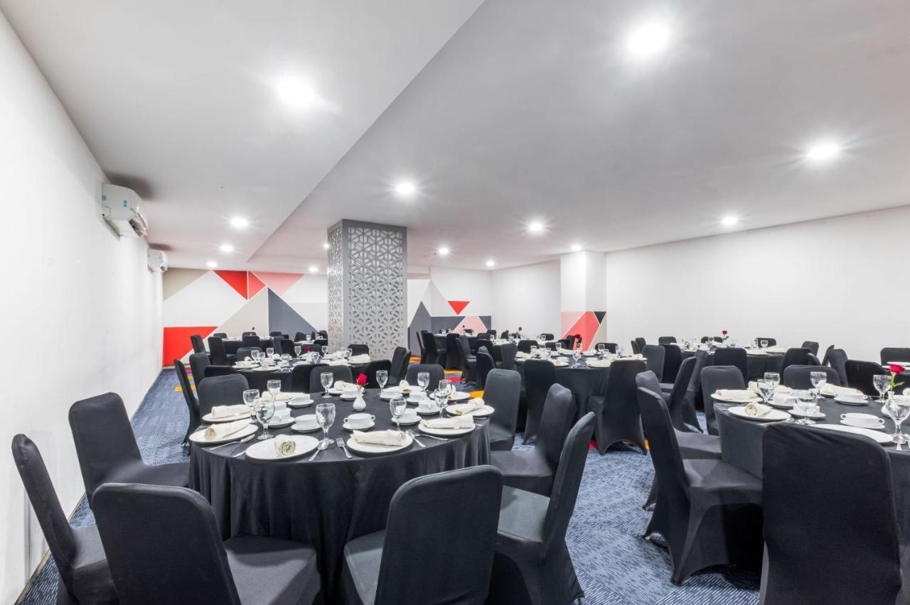 Royal Bay Hotel 마카사르 외부 사진
